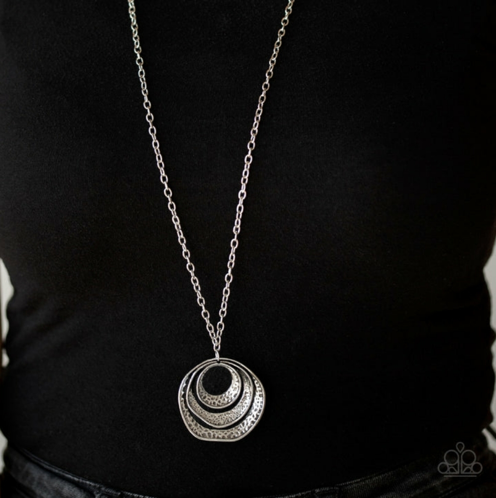 "BREAKING PATTERN" SILVER NECKLACE & EARRING SET